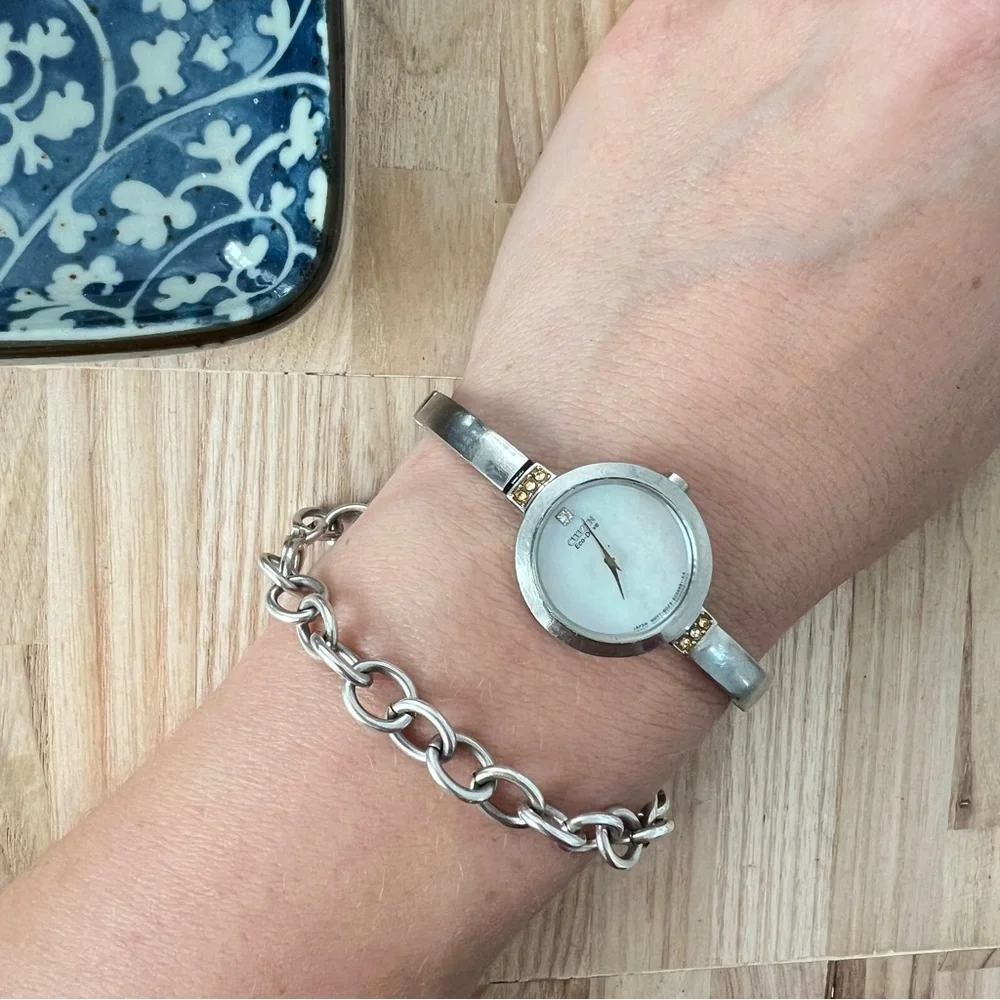 Citizen eco-drive ladies round silver tone bracelet solar power watch